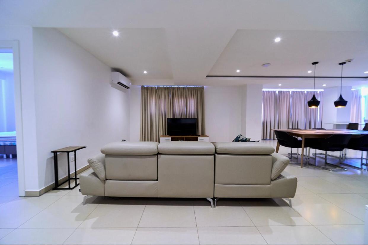 Suncity Hotel Apartment Accra Bagian luar foto